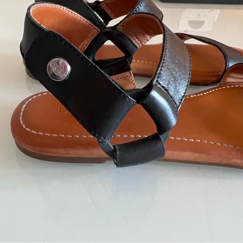 UGG | Black & tan Velcro ankle strap spring summer grandpa style flat sandal - Picture 7 of 16
